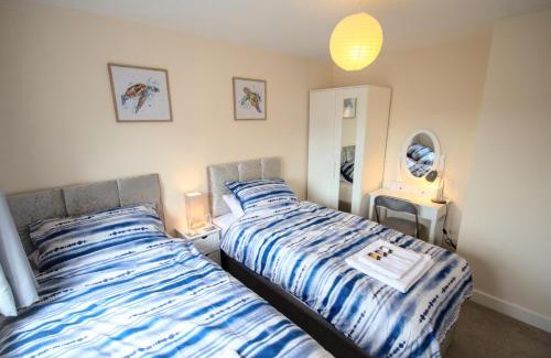 Felixstowe Casa | Martello Sunrise - Luxury 3-bedroom Seaview Beach House