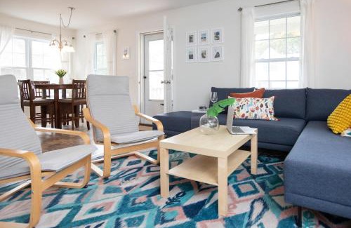Oak Bluffs Casa | Marthas Vineyard Home Walk to Oak Bluffs Beach!