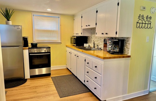Vineyard Haven Apartamento | Martha’s Vineyard Condo w/ Pool minutes from Ferry