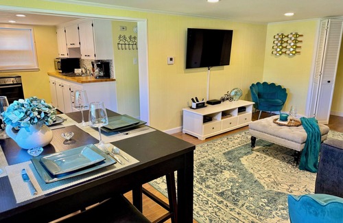 Vineyard Haven Apartamento | Martha’s Vineyard Condo w/ Pool minutes from Ferry