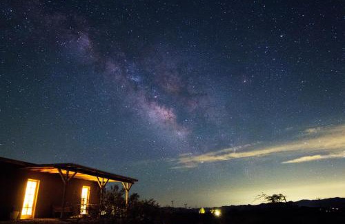 Joshua Tree Casa | Martian Rose - Out of this World Stargazing Cabin home