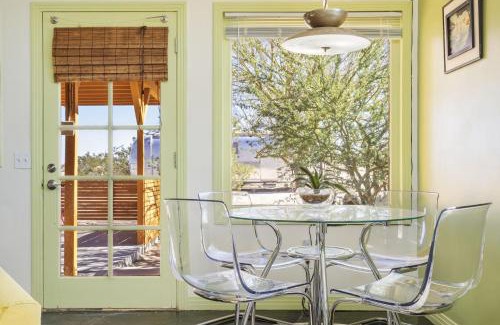 Joshua Tree Casa | Martian Rose - Out of this World Stargazing Cabin home