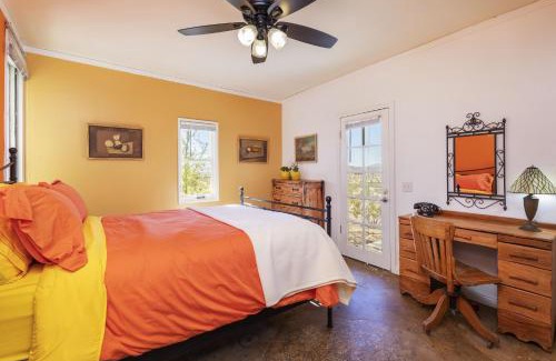 Joshua Tree Casa | Martian Rose - Out of this World Stargazing Cabin home
