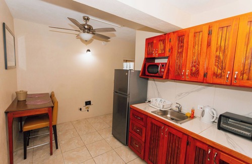 Potters Village Apartamento | Martin's Way @ Potters Village 1 BR Apartment