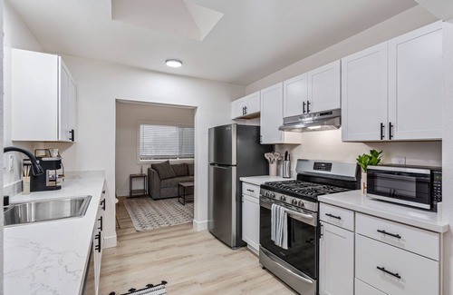 Mountain View Casa | Martinez Manor - Modern Home - Close to downtown