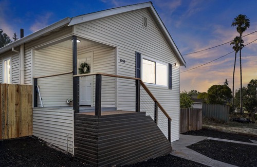 Mountain View Casa | Martinez Manor - Modern Home - Close to downtown