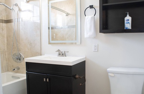 Mid-Wilshire Casa | martini suite