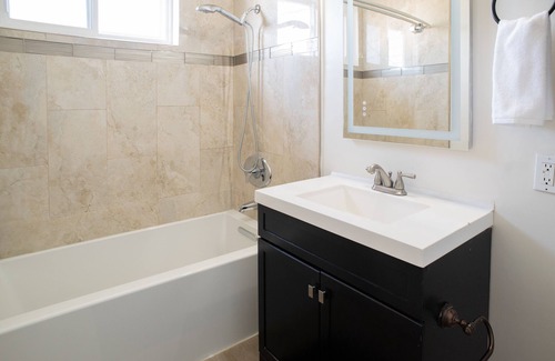 Mid-Wilshire Casa | martini suite