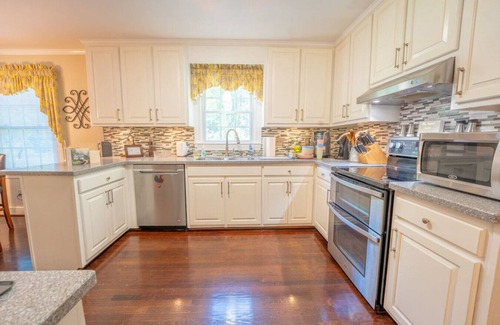 Martinsville Apartamento | Martinsville Gem | Fireplace, Pets, Near the Park