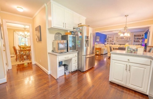 Martinsville Apartamento | Martinsville Gem | Fireplace, Pets, Near the Park