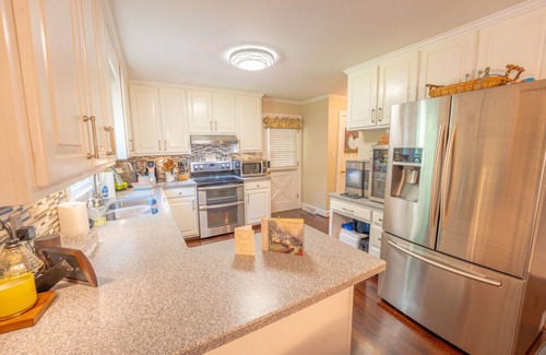Martinsville Apartamento | Martinsville Gem | Fireplace, Pets, Near the Park