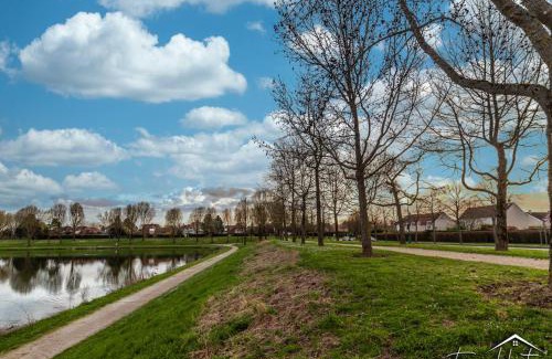 Magny-le-Hongre Casa | Marvel House - Disneyland 5min, Private Parking, Terrace