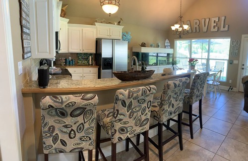 Mid America Casa | Marvel Lake House directly on Lake Hamilton and the Ouachita River
