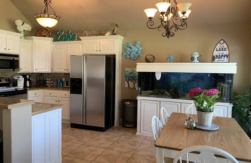 Mid America Casa | Marvel Lake House directly on Lake Hamilton and the Ouachita River