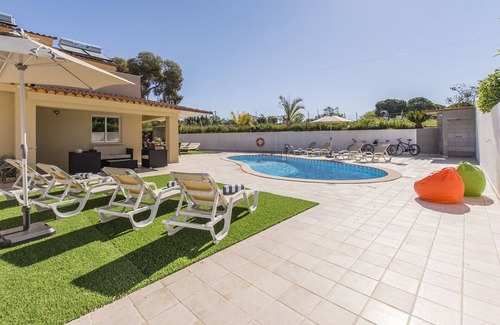 Estombar Villa | Maravillosa Villa Carvoeiro | Quinta da Saudade | Piscina Privada | Tenis de mesa