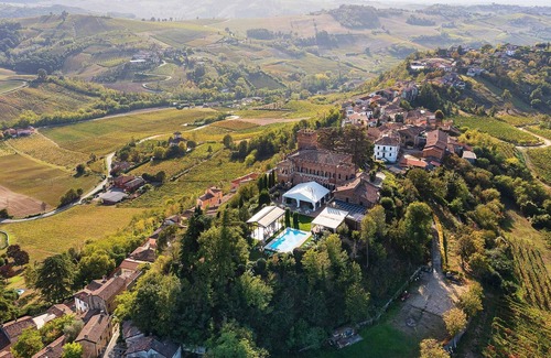Mornico Losana Otro | Marvellous castle with pool overlooking the vineyards! - Castello Mornico 20 PAX