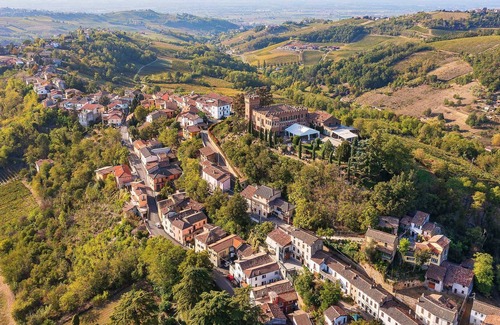 Mornico Losana Otro | Marvellous castle with pool overlooking the vineyards! - Castello Mornico 20 PAX