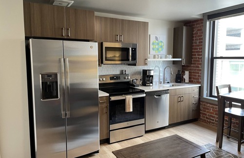 Riverside Apartamento | Marvelous 1 Bed Riverfront Park Travel Apartment