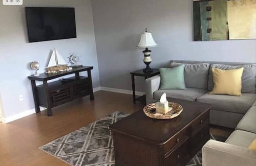 Palm River Estates Condominio | Marvelous 2-bedroom 2 bath condo in north Naples ….minutes from local beaches