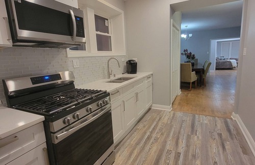 South Shore Apartamento | Marvelous 3-bedroom apartment with WiFi, AC 18 minutes from downtown Chicago