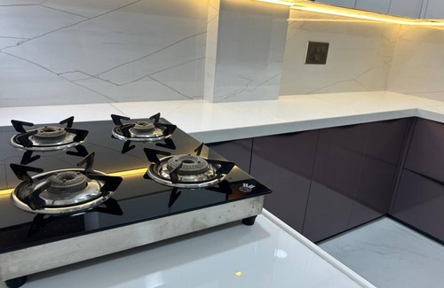 Vaishali Nagar Apartamento | Marvelous 3-bedroom apartment with AC in Jaipur with massive deck in a lux.