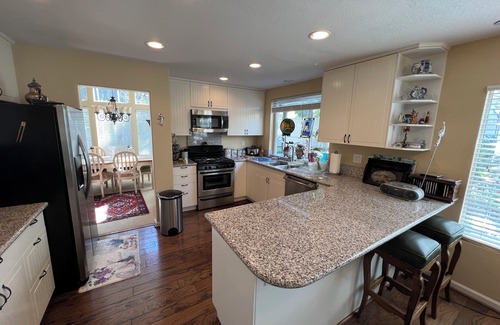 Guajome Casa | Marvelous 3 bedroom house with AC in Oceanside on a cul de sac.