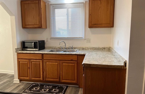 Detroit Casa | Marvelous 3-bedroom house in cool Detroit with WiFi, AC and other cool amenities