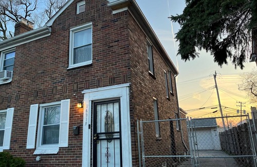 Detroit Casa | Marvelous 3-bedroom house in cool Detroit with WiFi, AC and other cool amenities