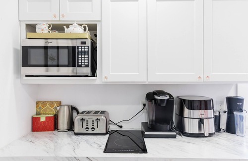 Bronx Casa | Marvelous 4-bedroom house in Woodlawn Heights, family friendly.