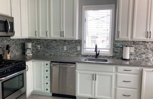 Gold Coast Casa | Marvelous 4-bedroom beach block house in OCNJ