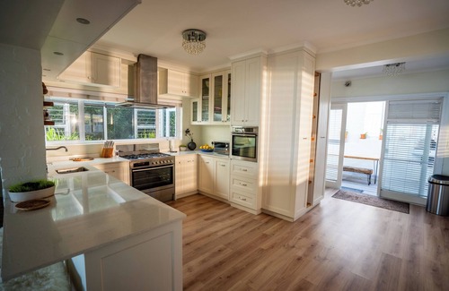 Cape Peninsula Casa | Marvelous 5-bedroom house with WiFi, pool, beach and more in Cape Town