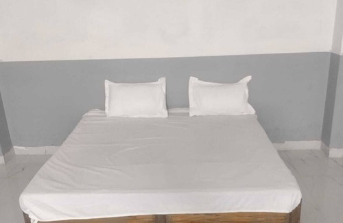 Bhopal Casa | Marvelous 5-bedroom hotel with WiFi Daily &Monthly Rooms Near Nadra Bus Stand