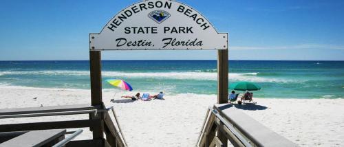 Fort Walton Beach - Destin Apartamento | Marvelous 9th Floor Condo Gulf, Pool & Sunset View