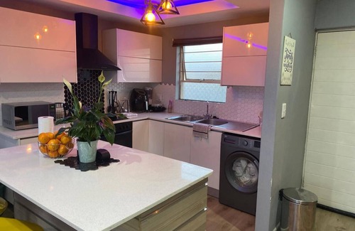 Alberton Casa | Marvelous Getaway Home with Fibre & 5G internet, 24 hour security in Alberton.