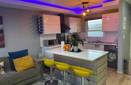 Alberton Casa | Marvelous Getaway Home with Fibre & 5G internet, 24 hour security in Alberton.