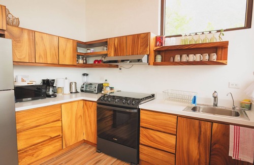 Santa Cruz La Laguna Casa | Marvelous brand new, lakefront 2-bedroom house with WiFi in Santa Cruz la Laguna