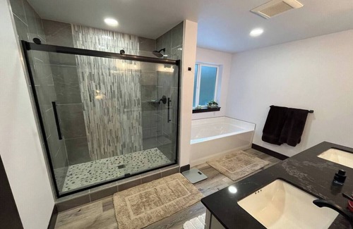 Snoqualmie Pass Casa | Marvelous Ski In/Out Home at Summit Snoqualmie Ski, Snow room and Bike Resort!