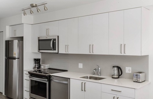 University District Apartamento | Marvelous U-District Studio w/ Laundry, nr Shops & Parks, by Blueground