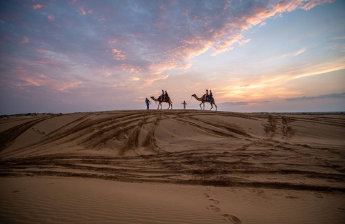 Kanoi Alquiler De RV | Marvin Desert Camp