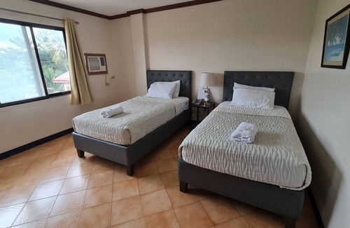 Naval Casa | Marvin's Seaside Inn