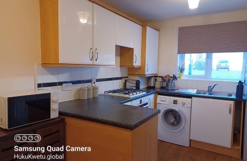 Newark upon Trent Casa | Marvyn-Seven House-Huku Kwetu-3 Bedroom-Fully furnished-Quiet