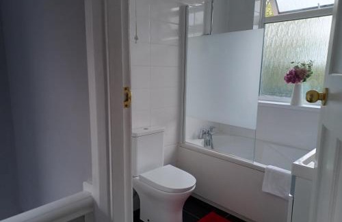 Newark upon Trent Casa | Marvyn-Seven House-Huku Kwetu-3 Bedroom-Fully furnished-Quiet