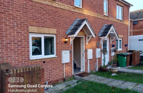 Newark upon Trent Casa | Marvyn-Seven House-Huku Kwetu-3 Bedroom-Fully furnished-Quiet