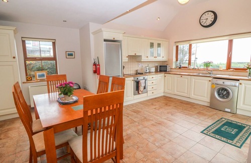 Caherkeen Cabaña | MARY AGNES COTTAGE, pet friendly in Allihies, County Cork