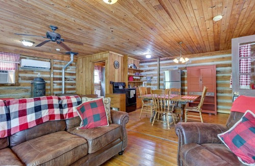Taswell Cabina | Mary's Mansion - Historic & Rustic 1 Room Cabin!