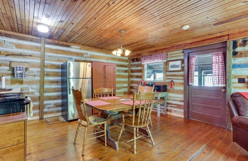 Taswell Cabina | Mary's Mansion - Historic & Rustic 1 Room Cabin!