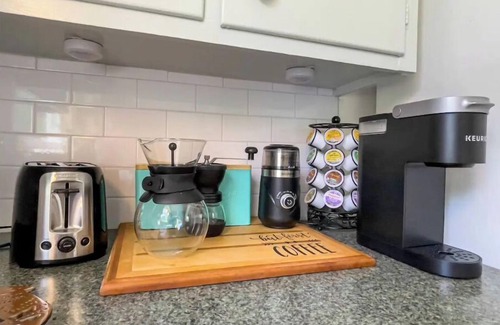 Warrenton Cabaña | Mary's Place ❤ Bright 3BR with deck/private yard