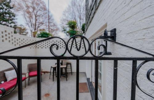 Old Irving Park Apartamento | Marys Gatehouse Garden Apartment