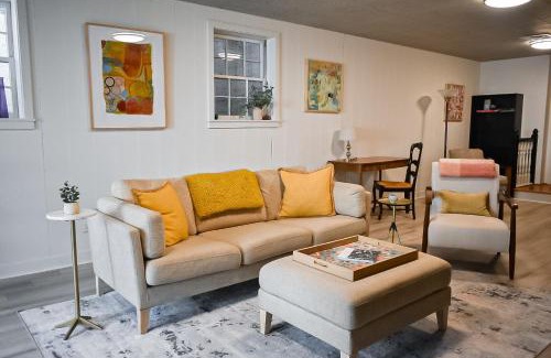 Old Irving Park Apartamento | Marys Gatehouse Garden Apartment