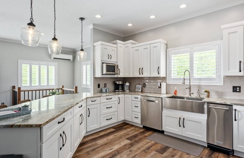 Stanwood Casa | Marywood Cottage: Luxury Lake House Living, Kayaks and Pedal Boat Included
